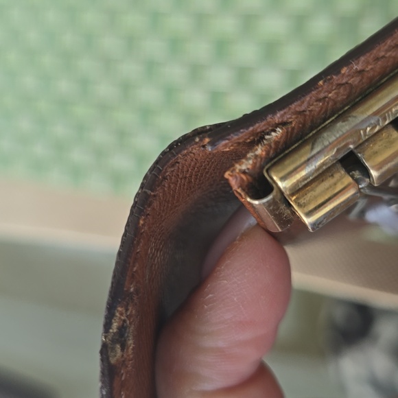 Louis Vuitton Monogram 4 Key Holder, EUC - Picture 8 of 9